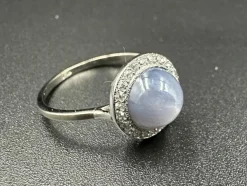 Bague Art Déco Saphir étoilé et diamants, Or et Platine