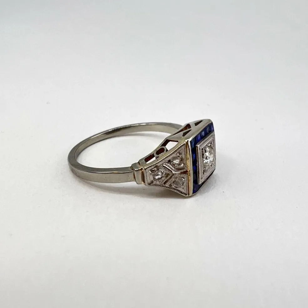 Bague Art Déco saphirs et diamants or blanc