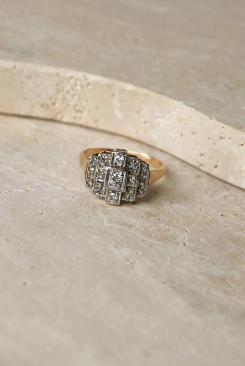 Bague Art Déco Tank Escalier or rose, platine, diamants