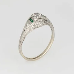 Bague Art déco vintage en or blanc 14 carats avec diamants et émeraude