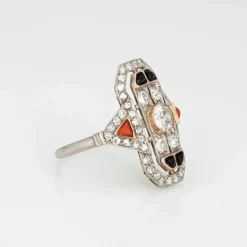 Bague Art Déco vintage en diamant, corail, onyx et platine