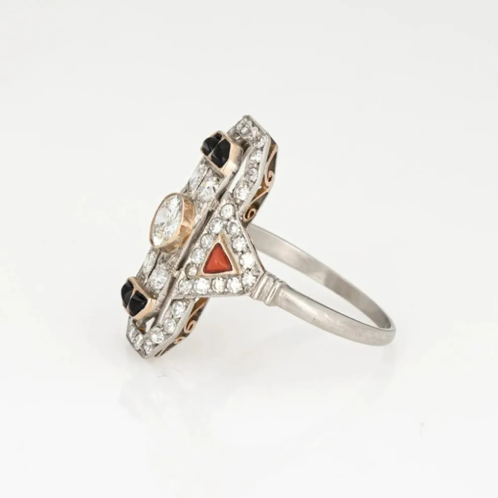 Bague Art Déco vintage en diamant, corail, onyx et platine