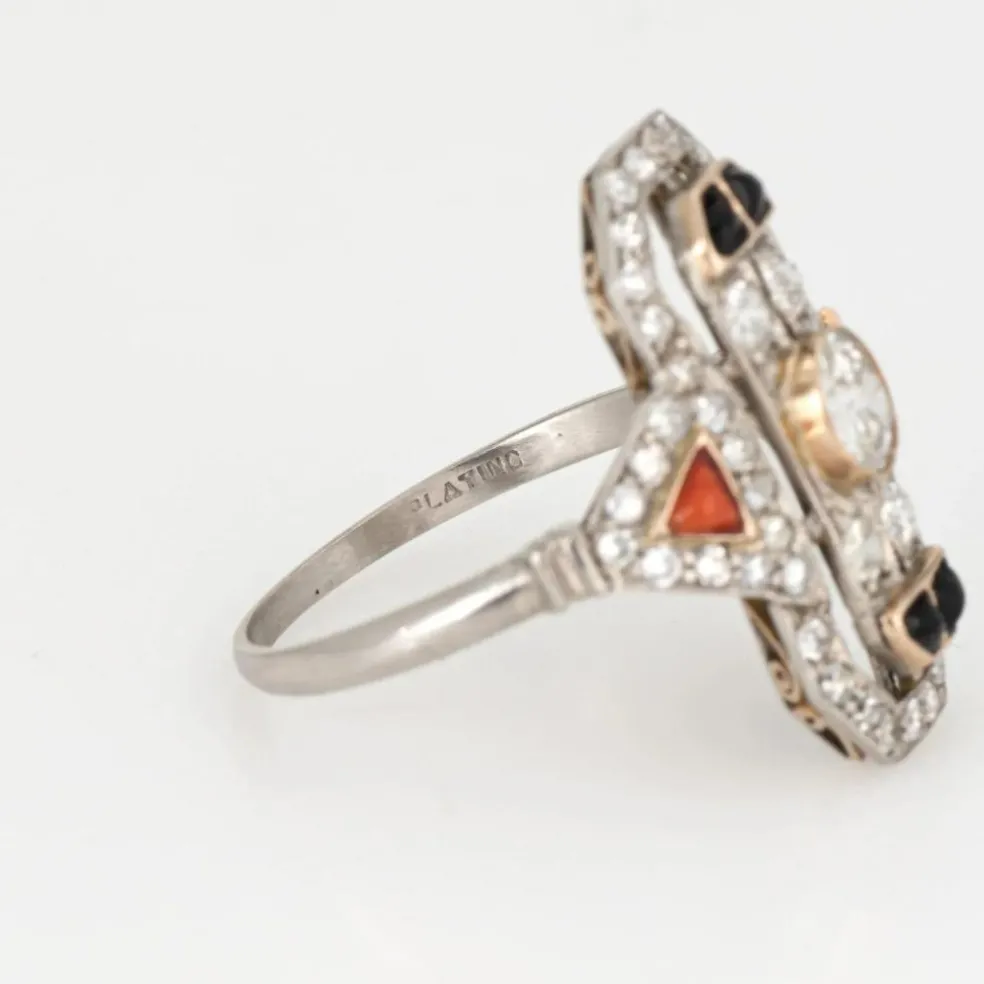 Bague Art Déco vintage en diamant, corail, onyx et platine