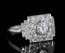 Bague Art Deco 1930 en platine et brillants.