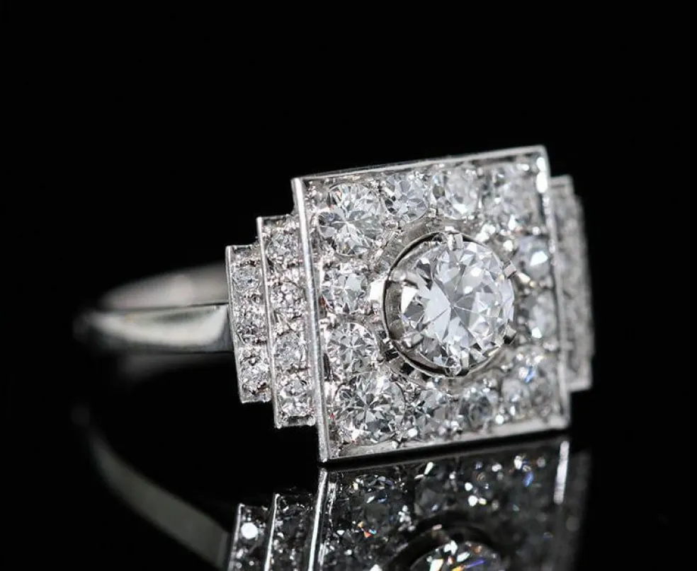 Bague Art Deco 1930 en platine et brillants.