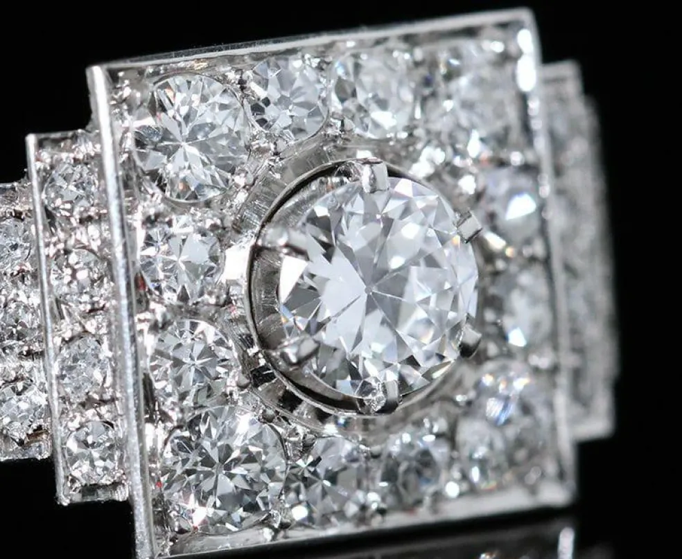 Bague Art Deco 1930 en platine et brillants.