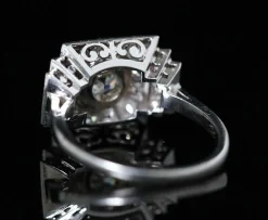 Bague Art Deco 1930 en platine et brillants.