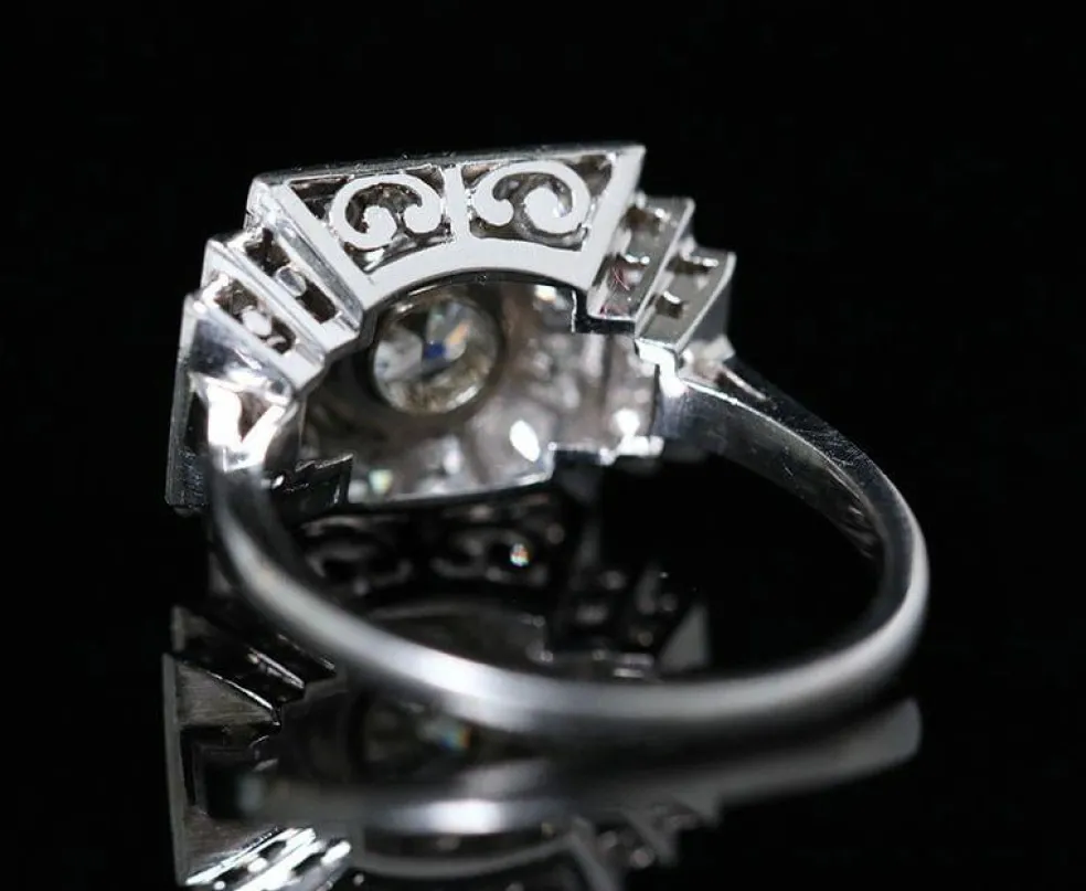 Bague Art Deco 1930 en platine et brillants.