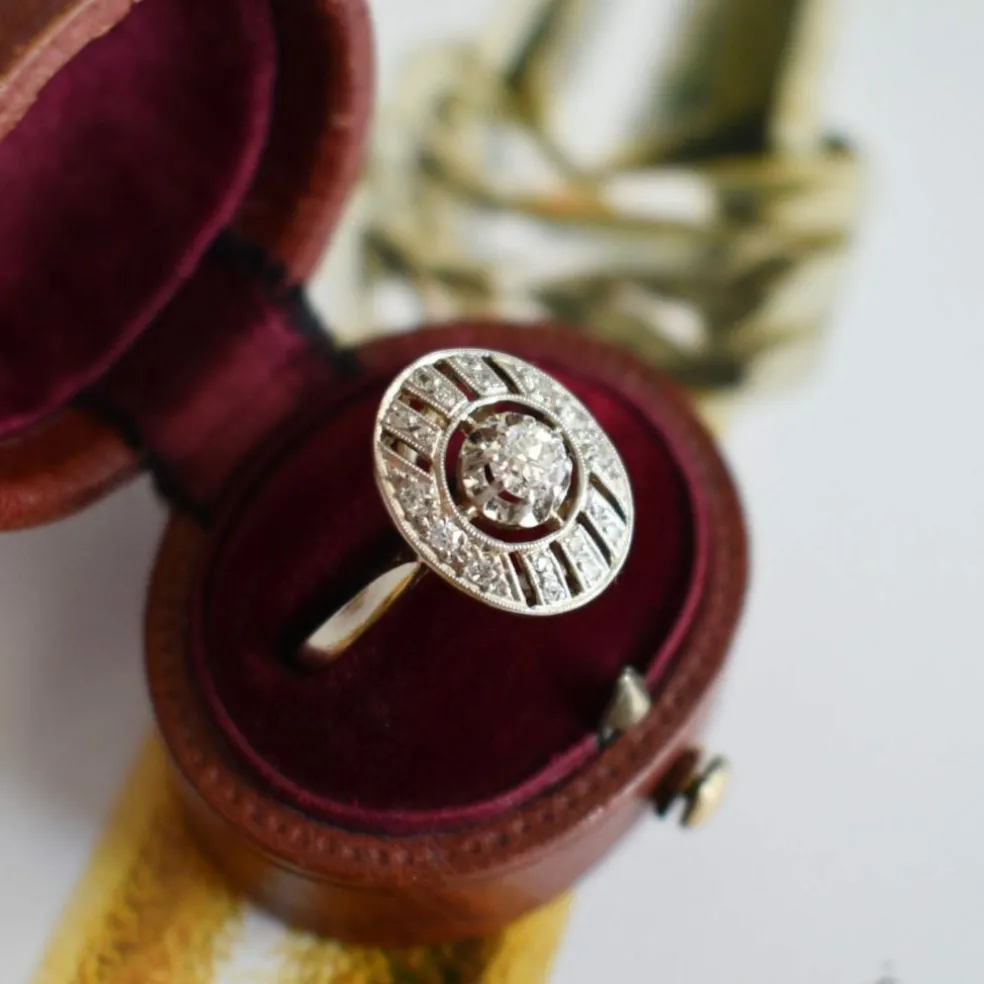 Bague Art Deco Or Blanc Platine et Diamants