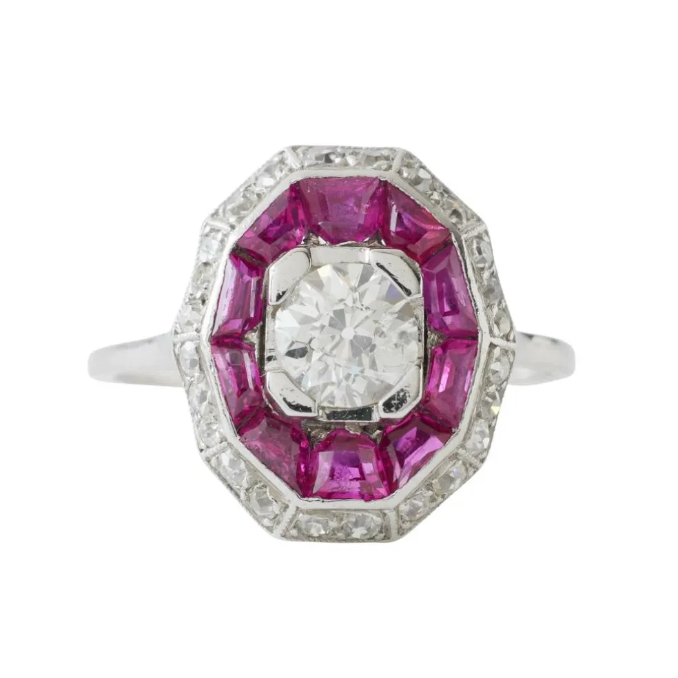 BAGUE ART DECO RUBIS CALIBRES ET DIAMANTS OR GRIS 18K