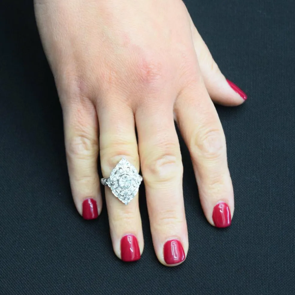 Bague Art Nouveau - or blanc, diamants