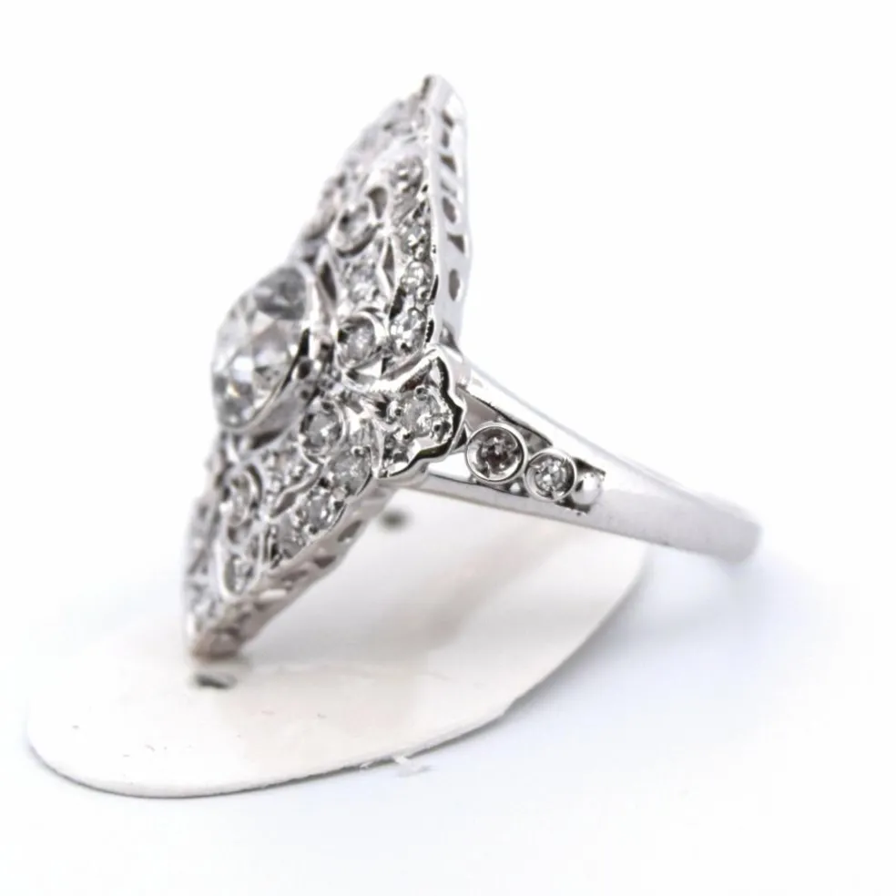 Bague Art Nouveau - or blanc, diamants