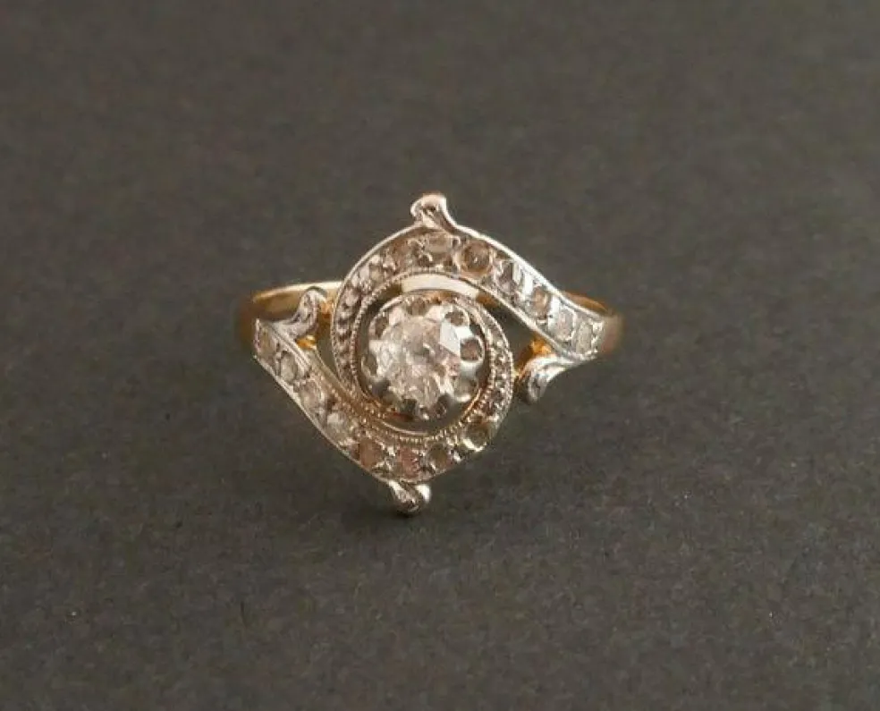 Bague Art Nouveau Diamants.