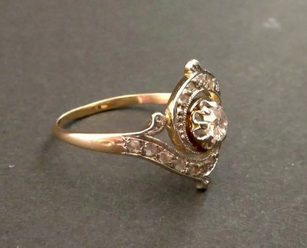Bague Art Nouveau Diamants.