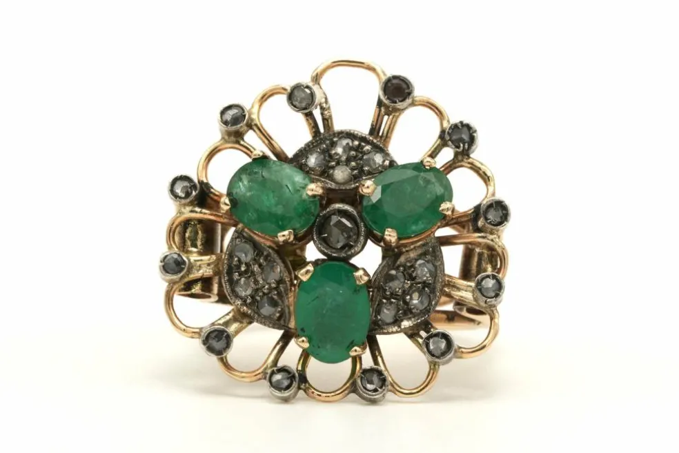 Bague Art Nouveau en or jaune 18 carats sertie d'émeraude et de diamants taille "rose"