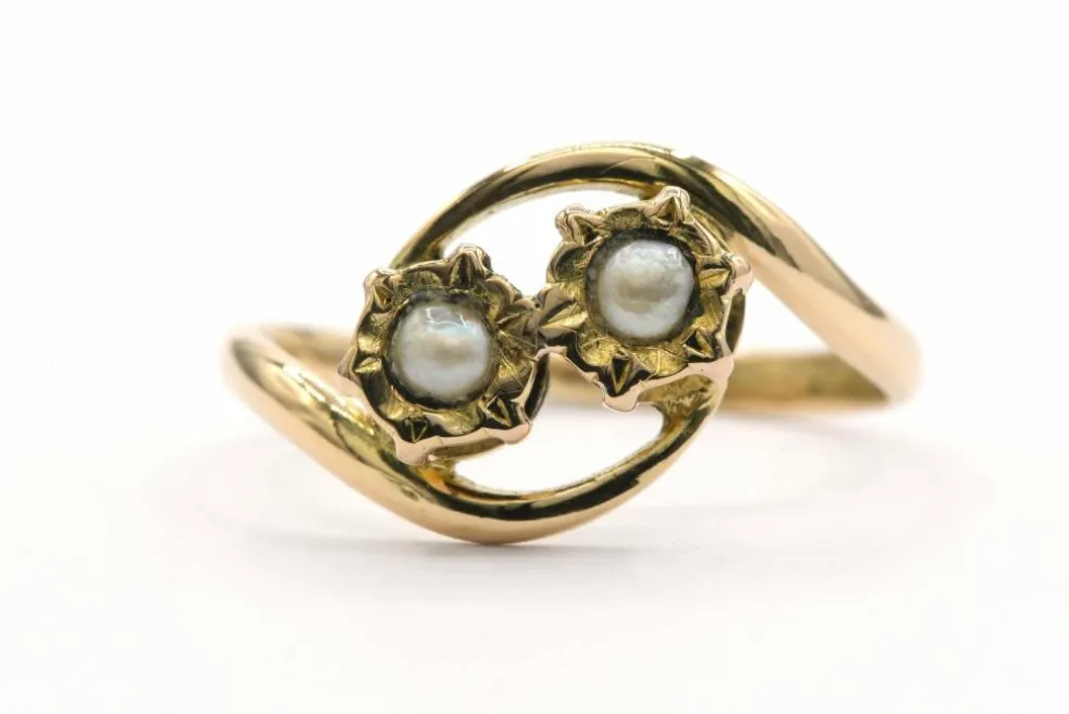 Bague Art Nouveau en or jaune sertie de perles
