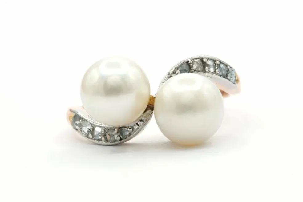 Bague Art Nouveau en or jaune et blanc sertie de perles et de diamants