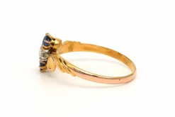 Bague Art Nouveau en or jaune 18 carats sertie de saphirs et d'un diamant