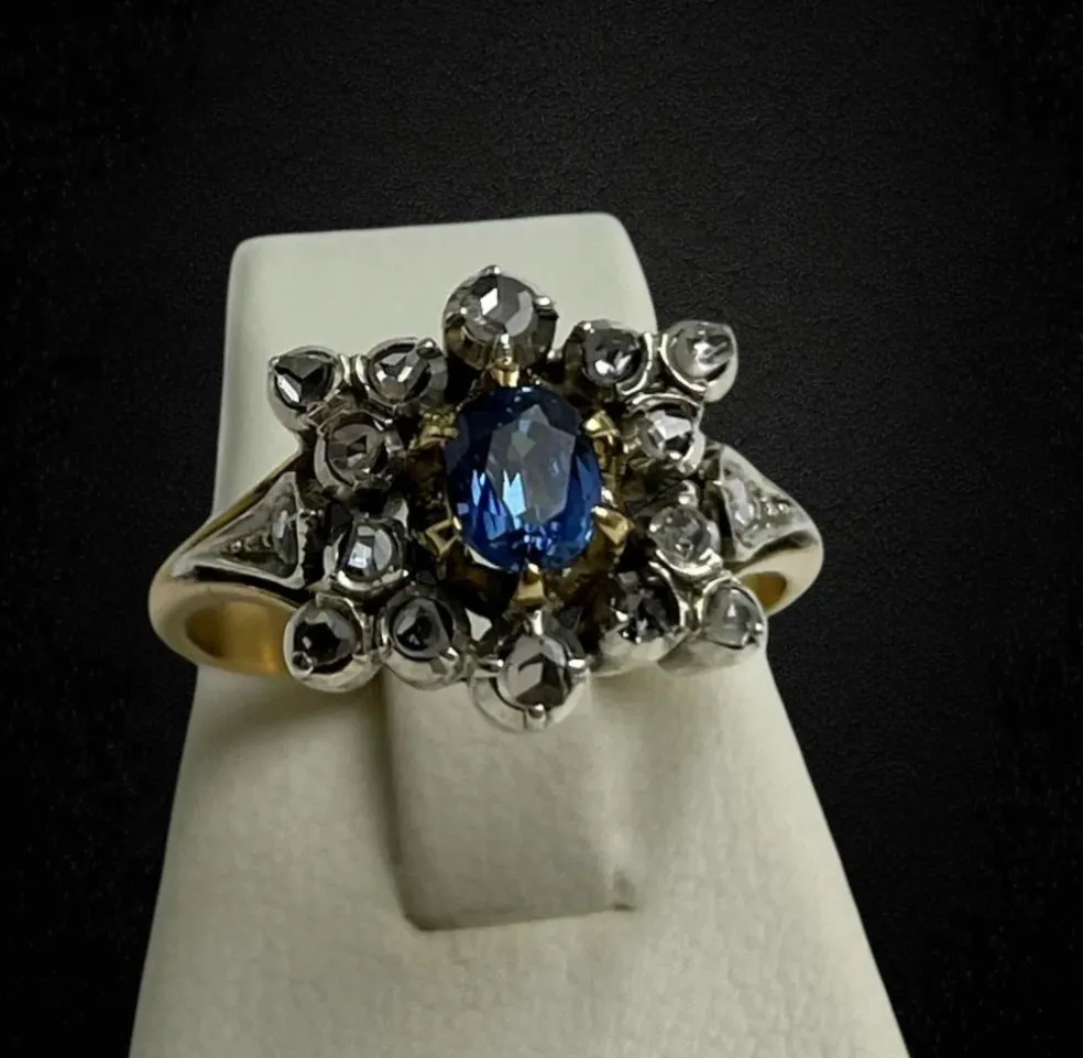 Bague Art Nouveau en or jaune avec saphir étoilé et diamants