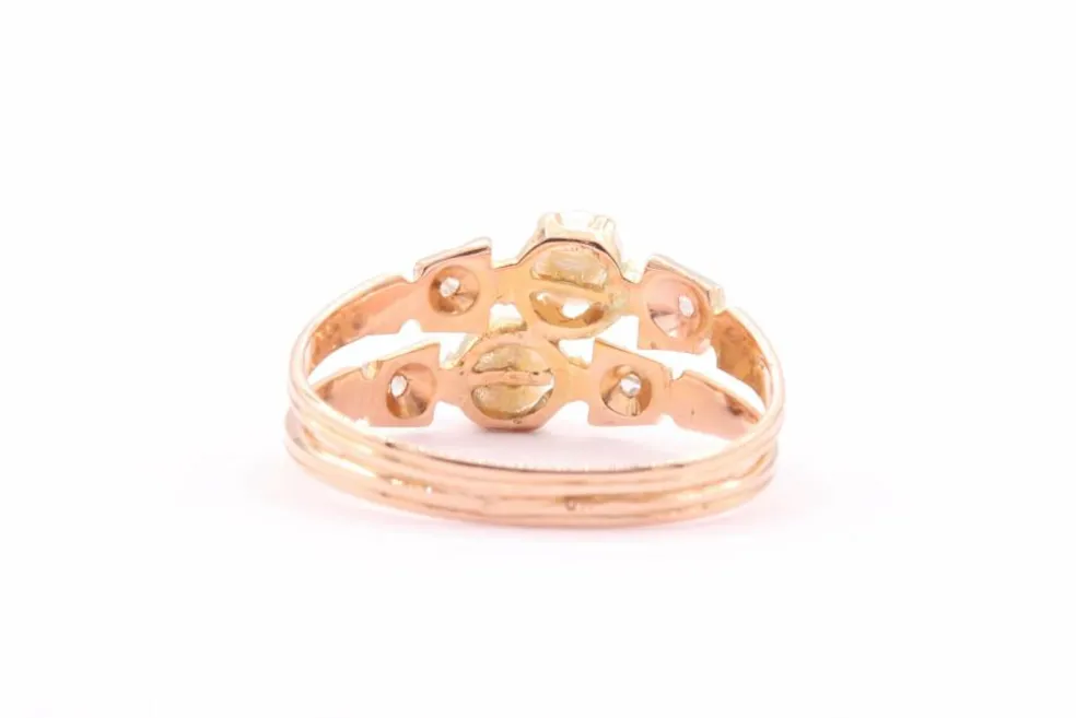 Bague Art Nouveau en or jaune et blanc sertie de perles et de diamants