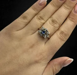 Bague Art Nouveau en or jaune avec saphir étoilé et diamants