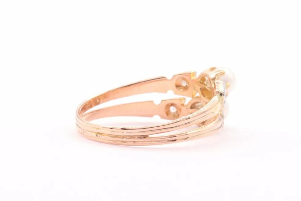 Bague Art Nouveau en or jaune et blanc sertie de perles et de diamants