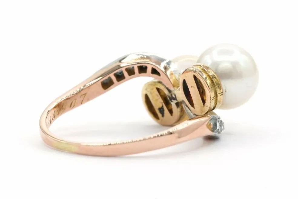 Bague Art Nouveau en or jaune et blanc sertie de perles et de diamants