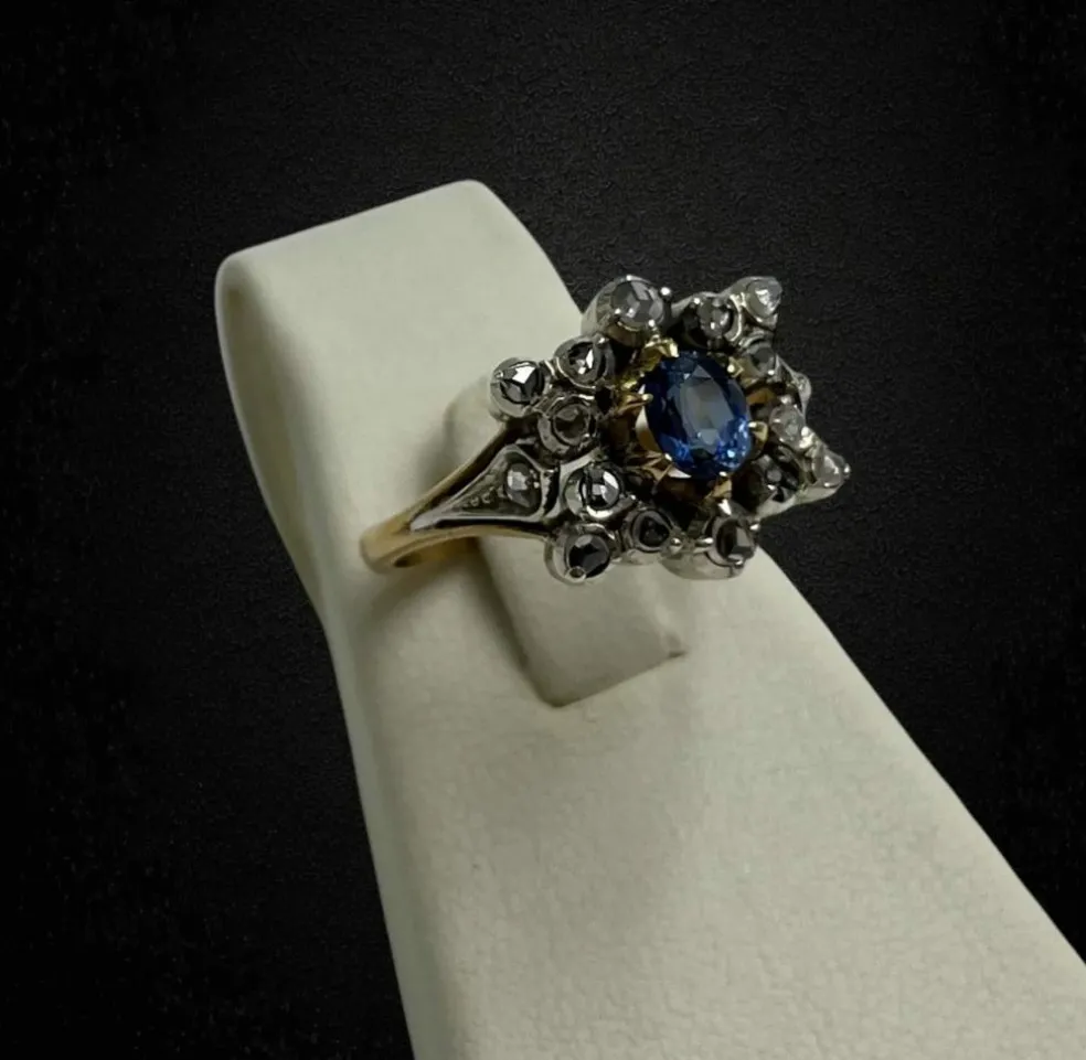 Bague Art Nouveau en or jaune avec saphir étoilé et diamants