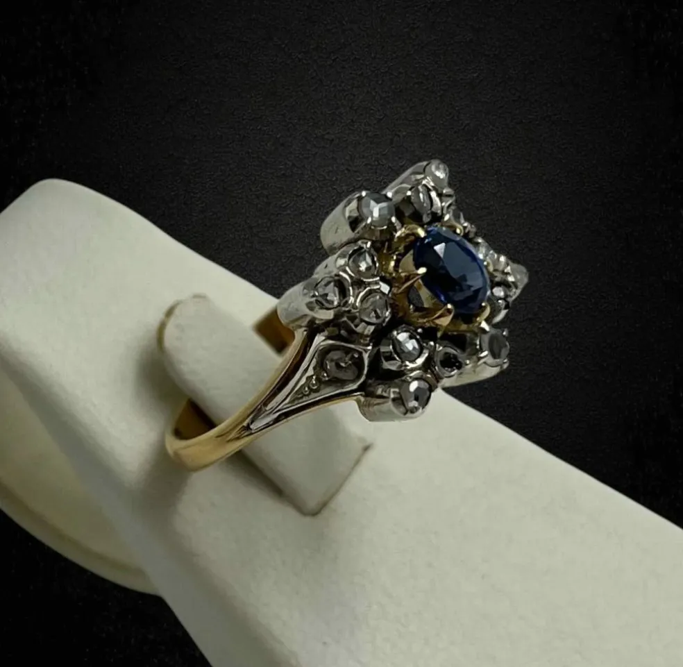 Bague Art Nouveau en or jaune avec saphir étoilé et diamants