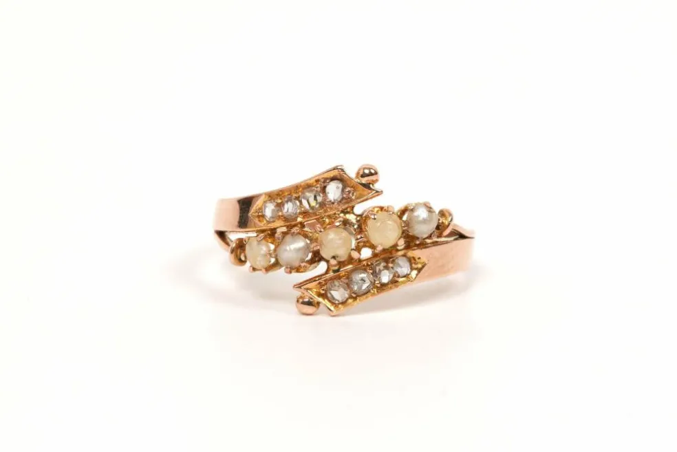 Bague Art Nouveau or jaune, perles et diamants taille rose