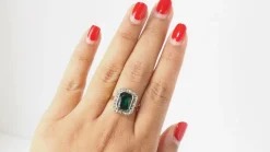 Bague Art Nouveau or jaune, pierre verte et diamants