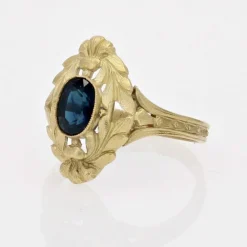 Bague Art Nouveau or jaune mat et saphir