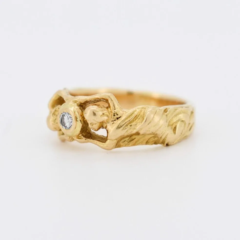 Bague Art Nouveau Or jaune 18 carats et Diamant Décor de Femmes