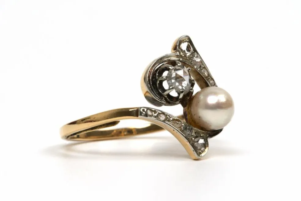 Bague Art Nouveau or jaune et argent, perle et diamants