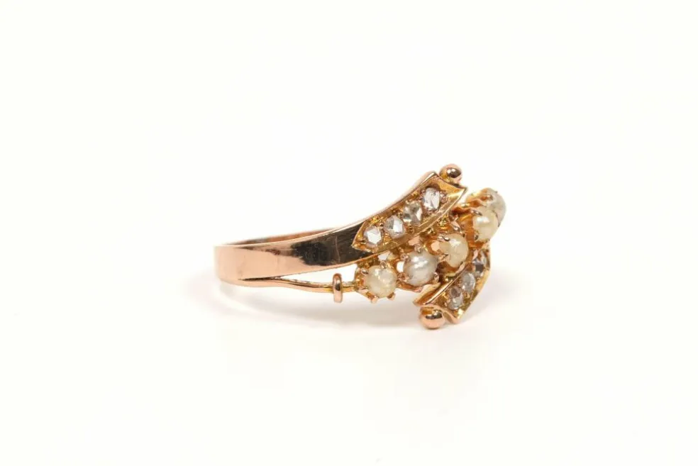 Bague Art Nouveau or jaune, perles et diamants taille rose