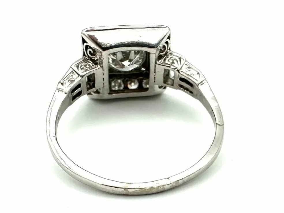 Bague Art-Déco, platine et diamants