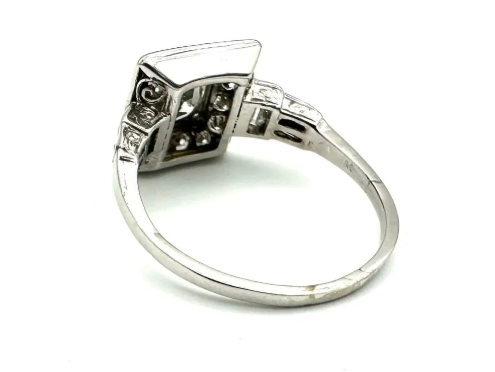 Bague Art-Déco, platine et diamants