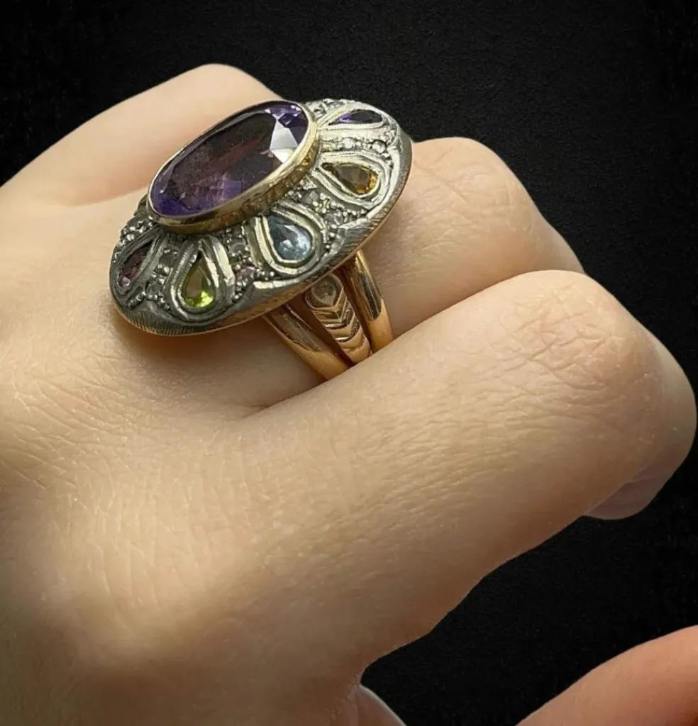Bague artistique avec pierres multicolores