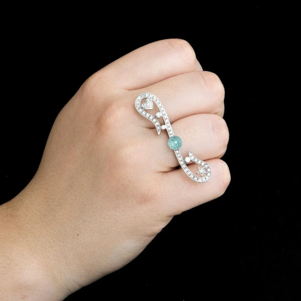 Bague Au coeur des étoiles, or blanc, diamants, topaze