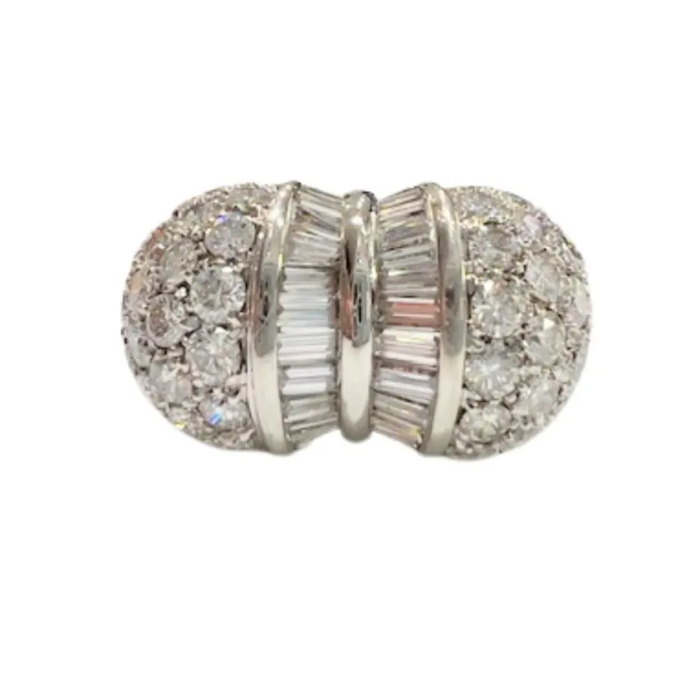 Bague au design contemporain du XXe siècle en or blanc 18 kt avec diamants