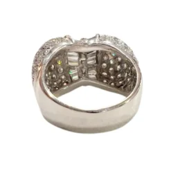 Bague au design contemporain du XXe siècle en or blanc 18 kt avec diamants