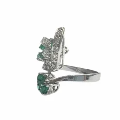 BAGUE AU DESIGN RÉTRO DES ANNÉES 1940-1945 EN OR 18 KT AVEC DIAMANTS