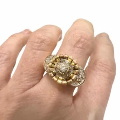 Bague au design rétro des années 1940-1945 en or 18 carats et platine avec diamants
