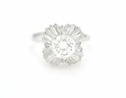 Bague avec diamant central de 1,39 carat