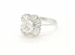 Bague avec diamant central de 1,39 carat