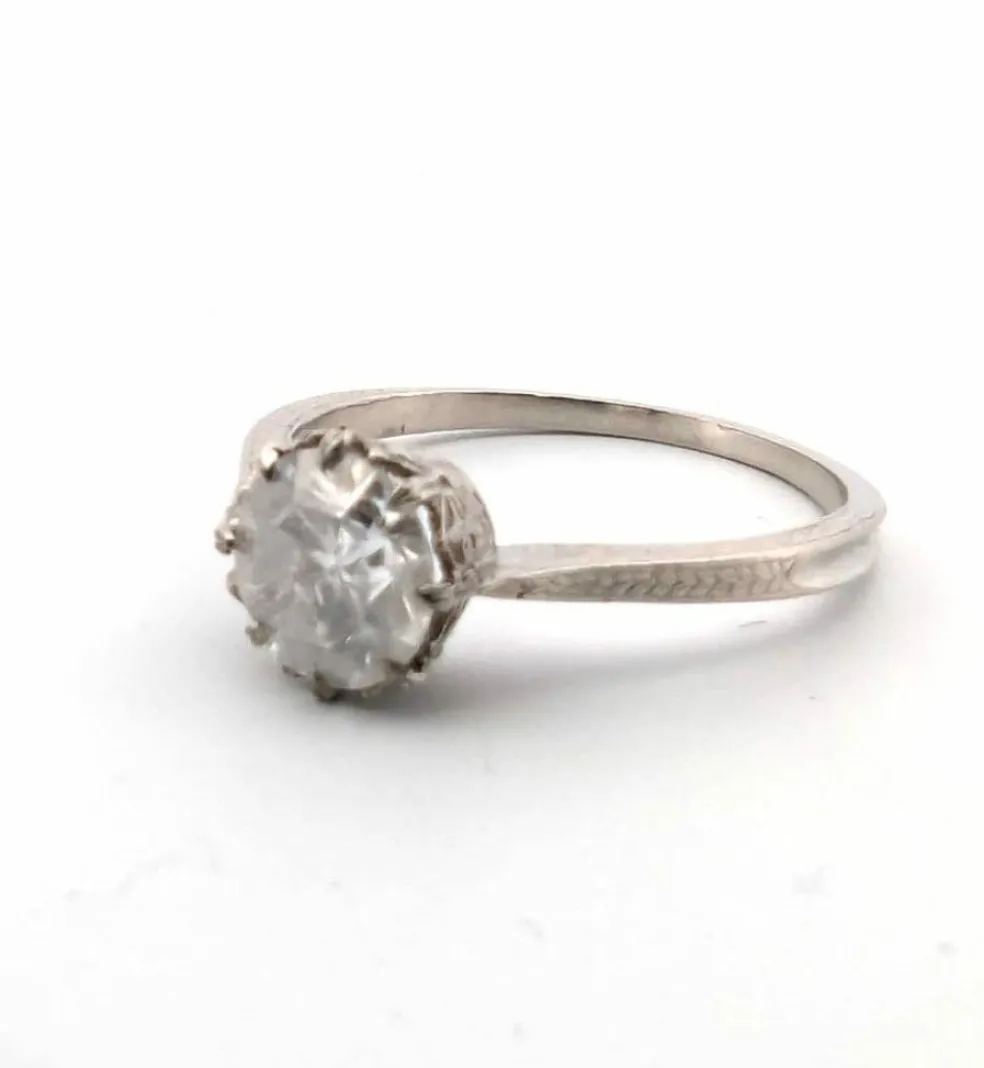 Bague avec diamant important monté sur structure en platine