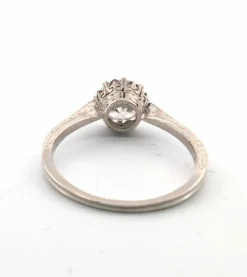 Bague avec diamant important monté sur structure en platine