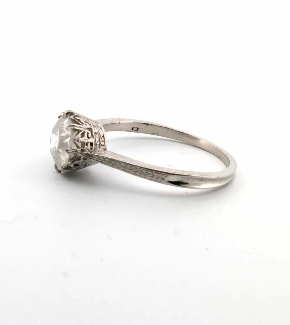 Bague avec diamant important monté sur structure en platine