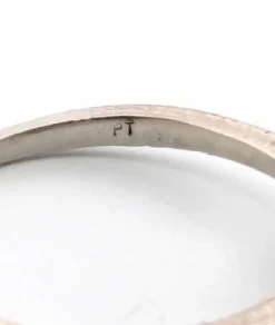 Bague avec diamant important monté sur structure en platine