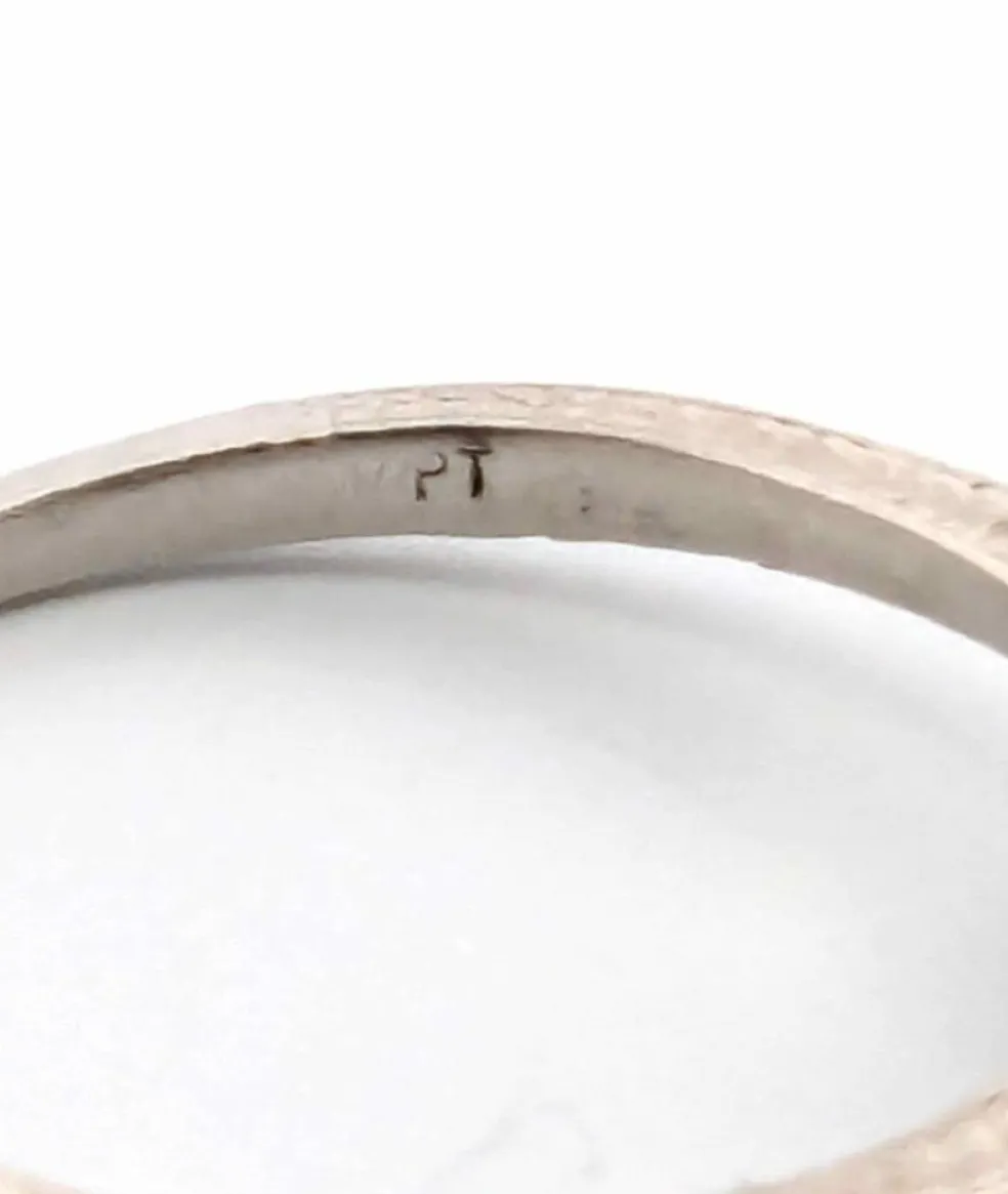 Bague avec diamant important monté sur structure en platine